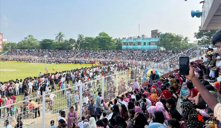 টাইব্রেকারে সদরকে হারিয়ে ডিসি গোল্ডকাপে চ্যাম্পিয়ন কালাই, স্টেডিয়ামের ছাদেও দর্শকদের উপচে পড়া ভিড়