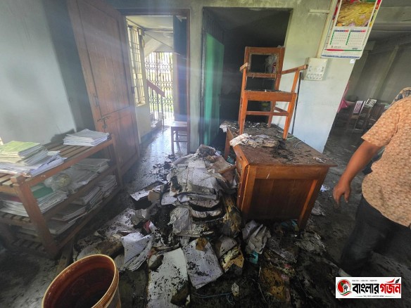 নেত্রকোনার মৌগাতিতে গ্রামীণ ব্যাংকের শাখায় মধ্যরাতে আগুন দিল দুর্বৃত্তরা
