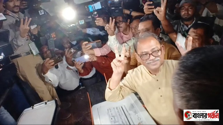 ভোট দিয়ে বিএনপির প্রার্থী মির্জা ফয়সল বললেন, ‘শতভাগ জয়ের ব্যাপারে আশাবাদী’