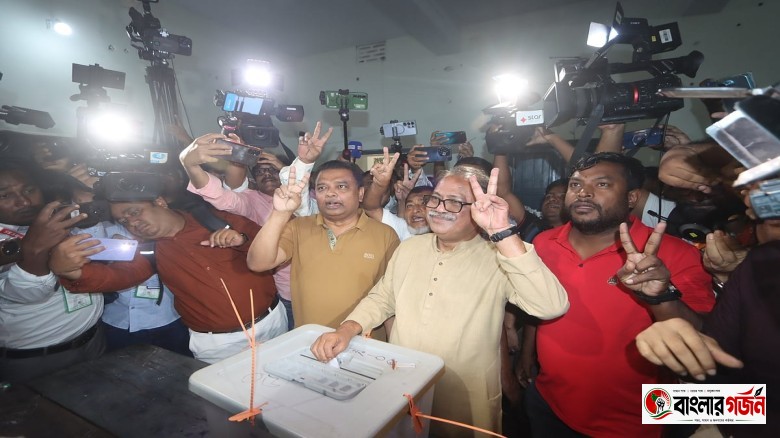 জয়ের আশা বিএনপির প্রার্থীর, প্রিসাইডিং কর্মকর্তার কার্ডে ছবি না থাকার অভিযোগ জামায়াতের